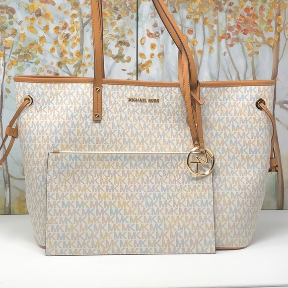 NWT michael Kors Jet Set Lg drawstring tote - Picture 7 of 7